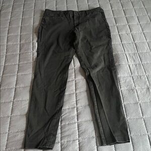 Old Navy Pixie Mid-Rise Black Pants - Size 6